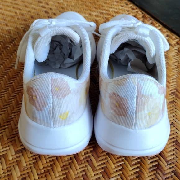 Women's In-Season TR 13 Floral Nike Sneakers - Picture 5 of 8